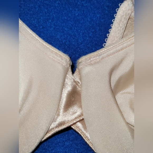 Sample NWOT style 3354 size 34 C - Picture 3 of 3